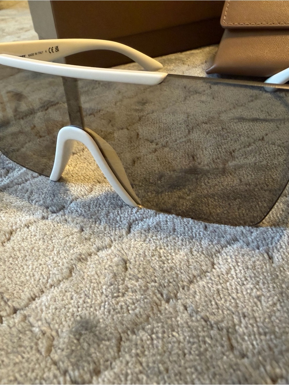 NEW Burberry BE4291 White Logo Shield Sunglasses Full Set Box & Case - Picture 2 of 5